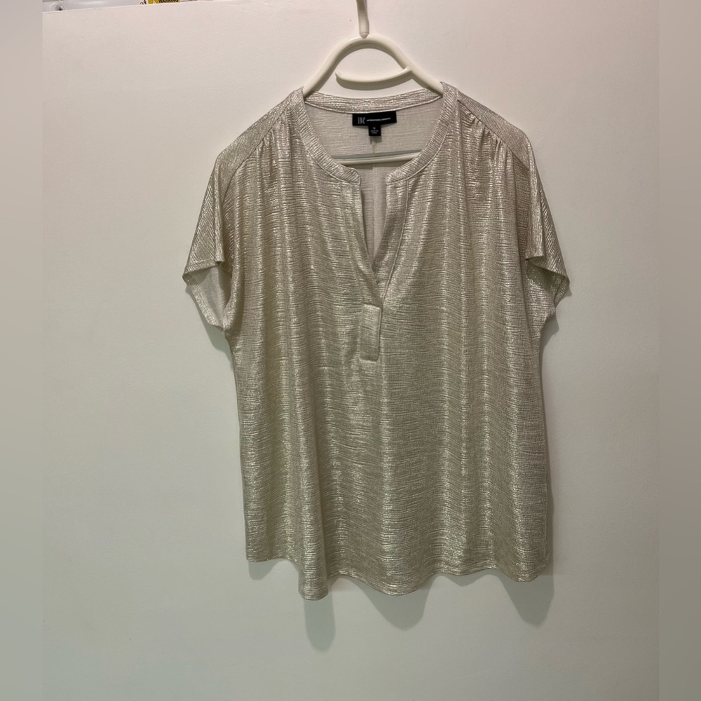 2/$20 - 1XL - INC -Sparkly Silver Short Sleeved Dress Shirt /open notched v neck
